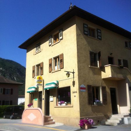 Le Central - Chambres D'Hote Grone Bagian luar foto