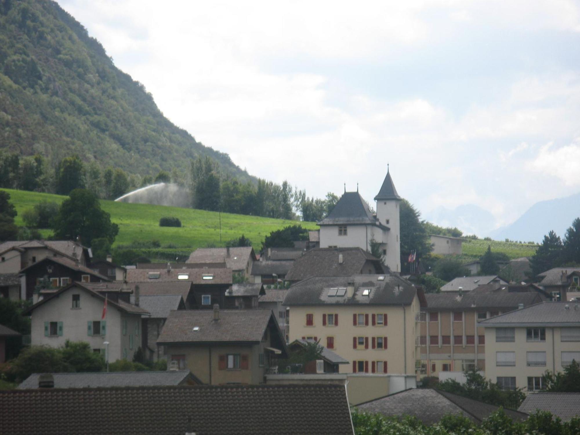 Le Central - Chambres D'Hote Grone Bagian luar foto