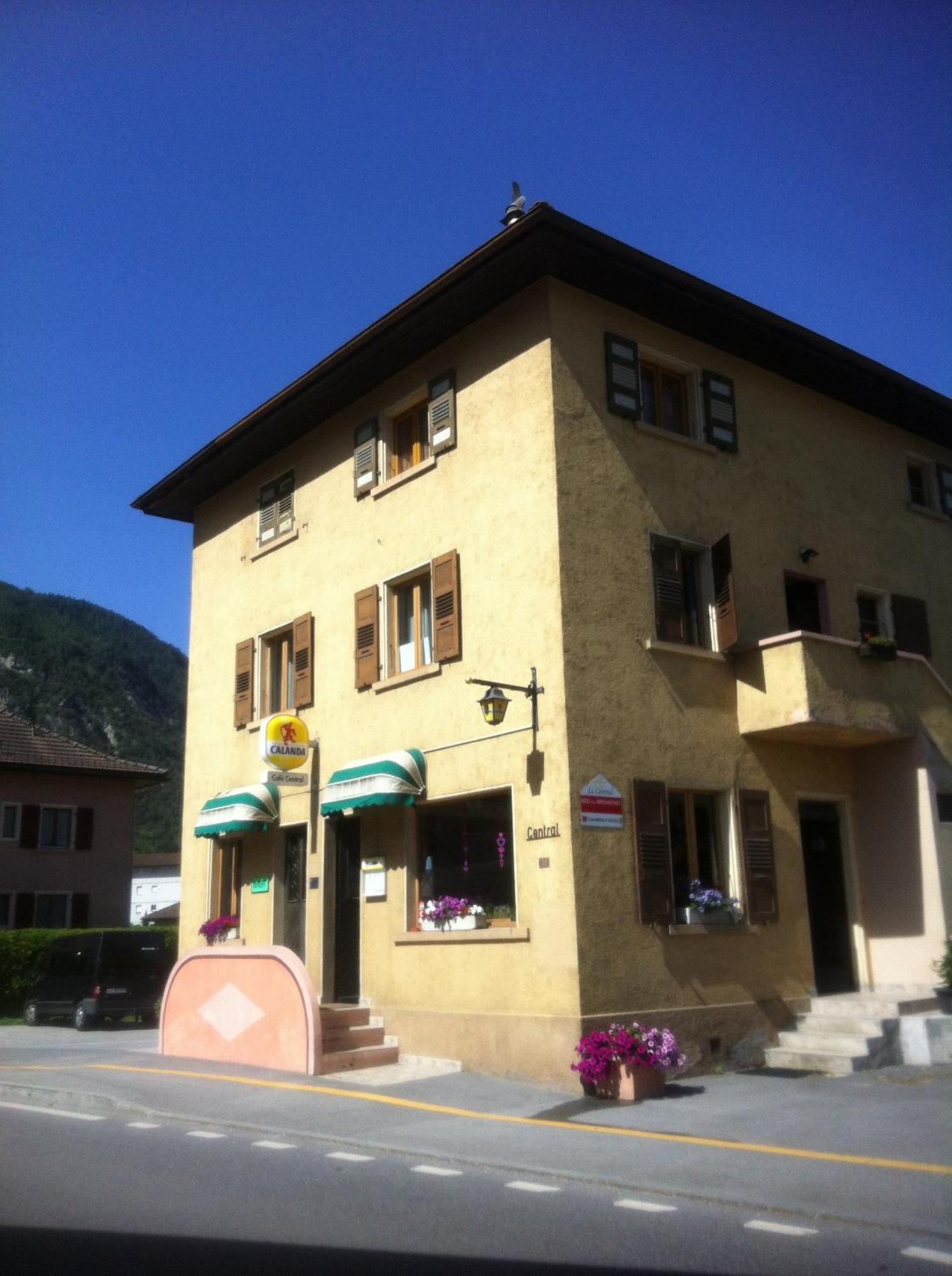 Le Central - Chambres D'Hote Grone Bagian luar foto